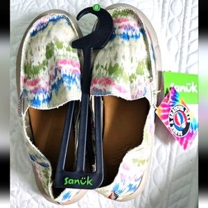NWT! Sanuk Donna Grateful Dead Tie Dyed Canvas Slip Ons Women's 8
